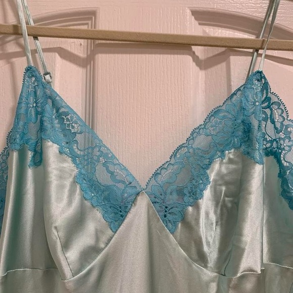 Victoria’s Secret Vintage Slip - Picture 4 of 5